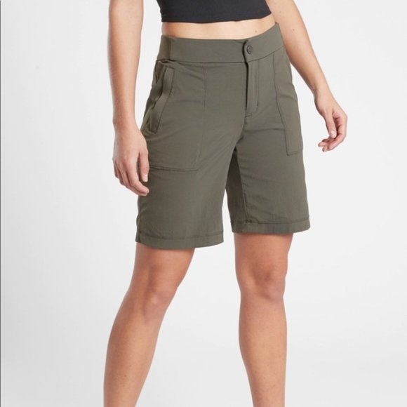 Athleta Trekkie Bermuda 2 Shorts Olive 